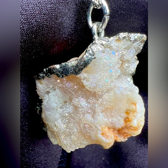 DRUZY GEODE NECKLACE - Picture 2 of 8